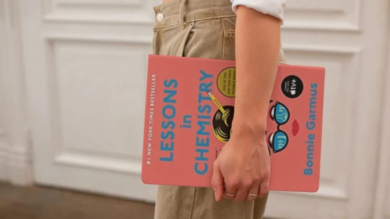 Lessons in Chemistry - A Delightful Blend of Science, Love, and Self-Discovery!